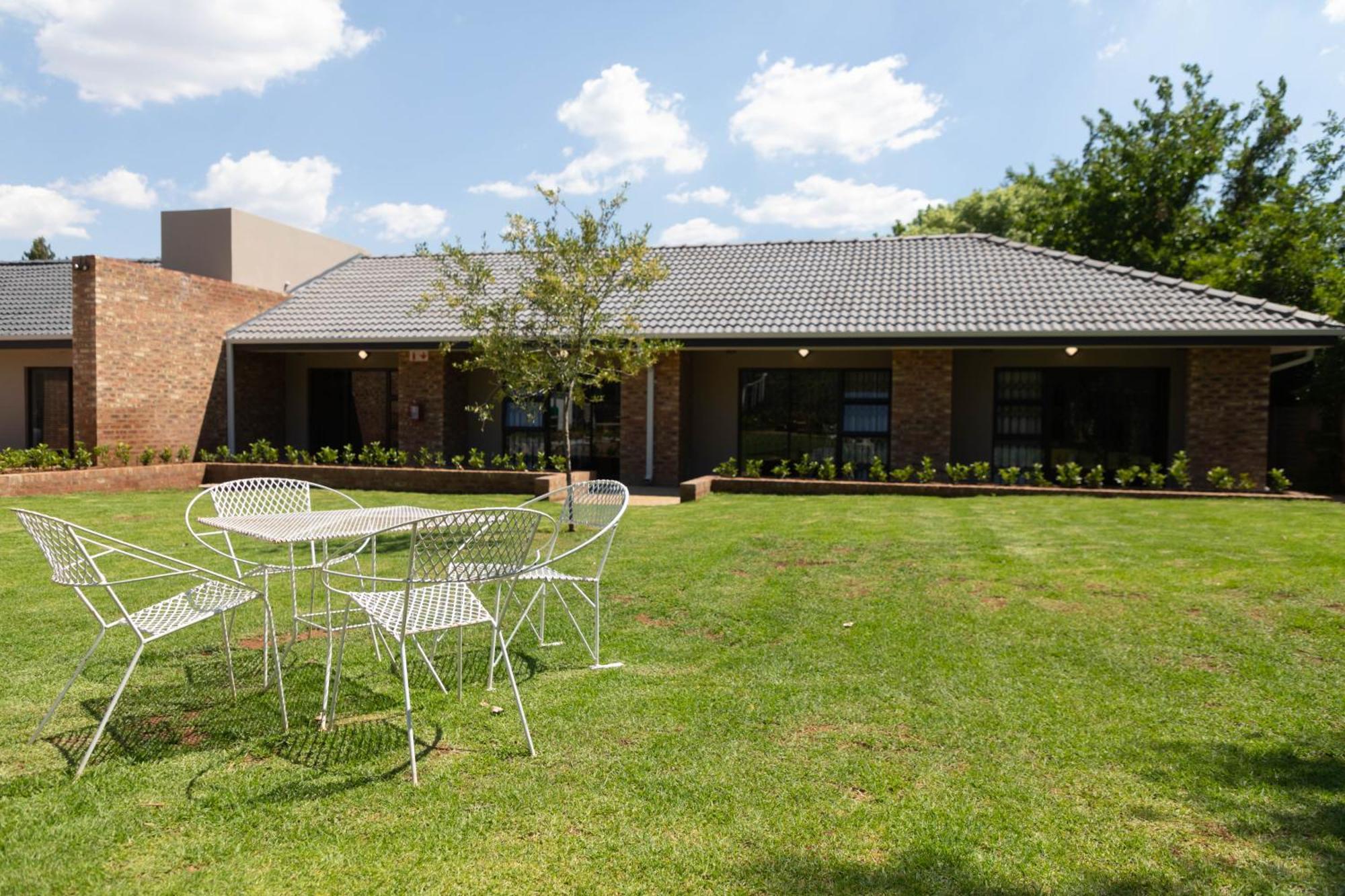 Opstal Gastehuis Potchefstroom Kültér fotó