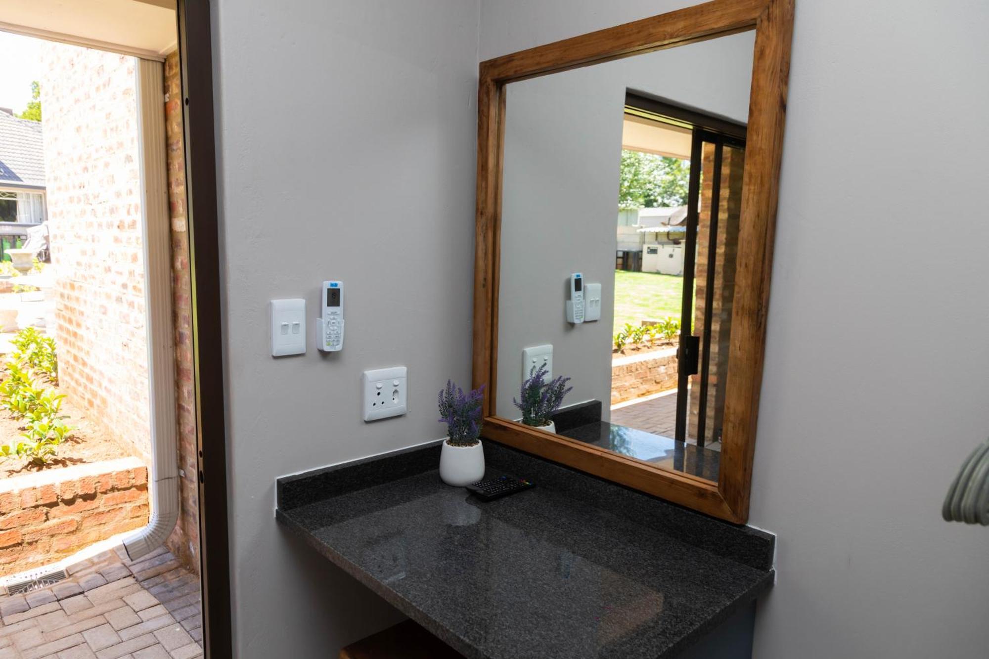 Opstal Gastehuis Potchefstroom Kültér fotó