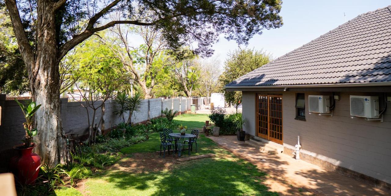 Opstal Gastehuis Potchefstroom Kültér fotó